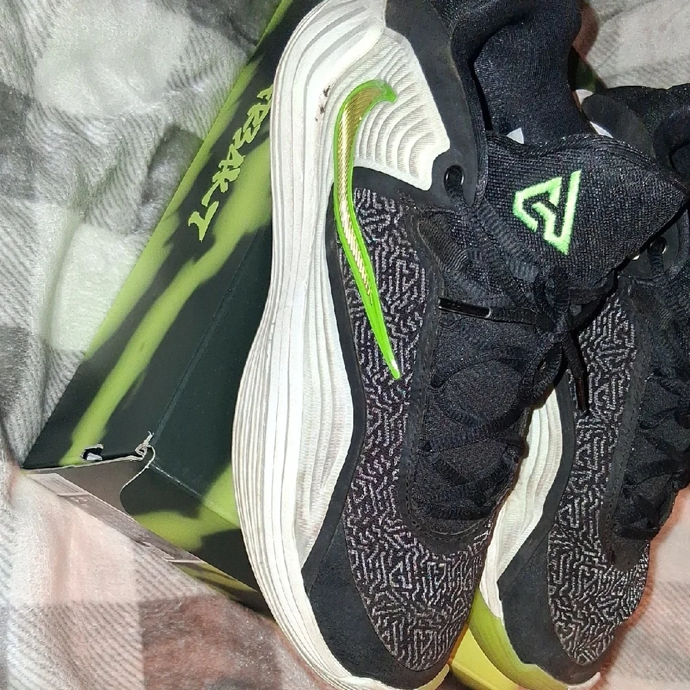 Nike Black Sneakers with Bright Green Swoosh and White Midsole